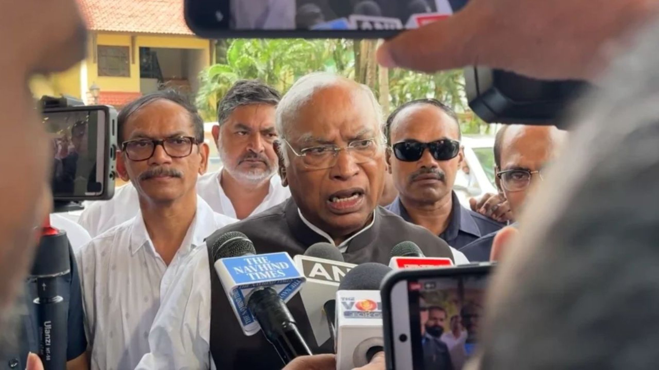 Kharge defends Congress’ Vande Mataram rendition at Independence Day event