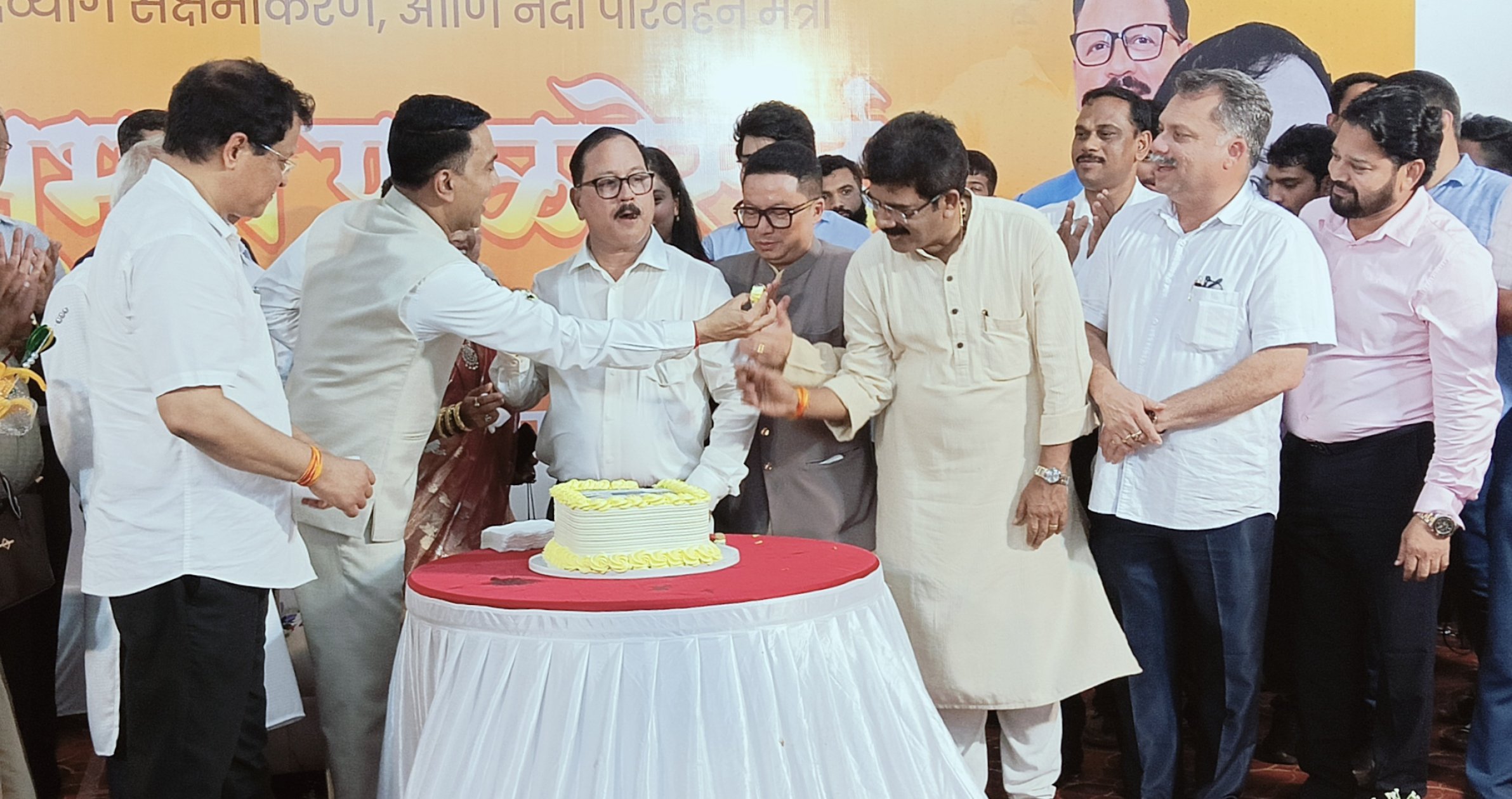CM, ministers, MLAs greet Subhash Phal Dessai o...