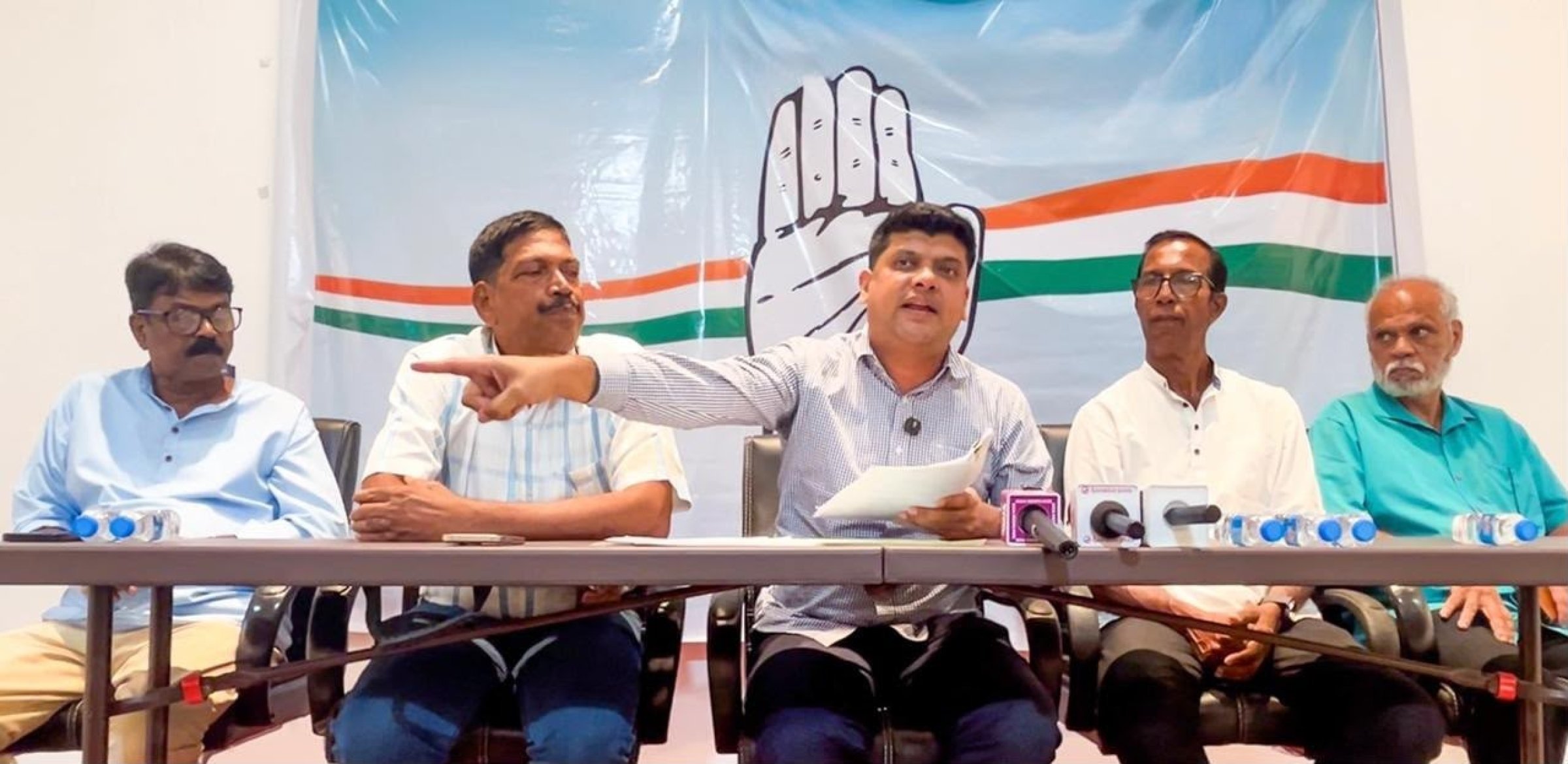Congress gives govt 10 days to act on minority...