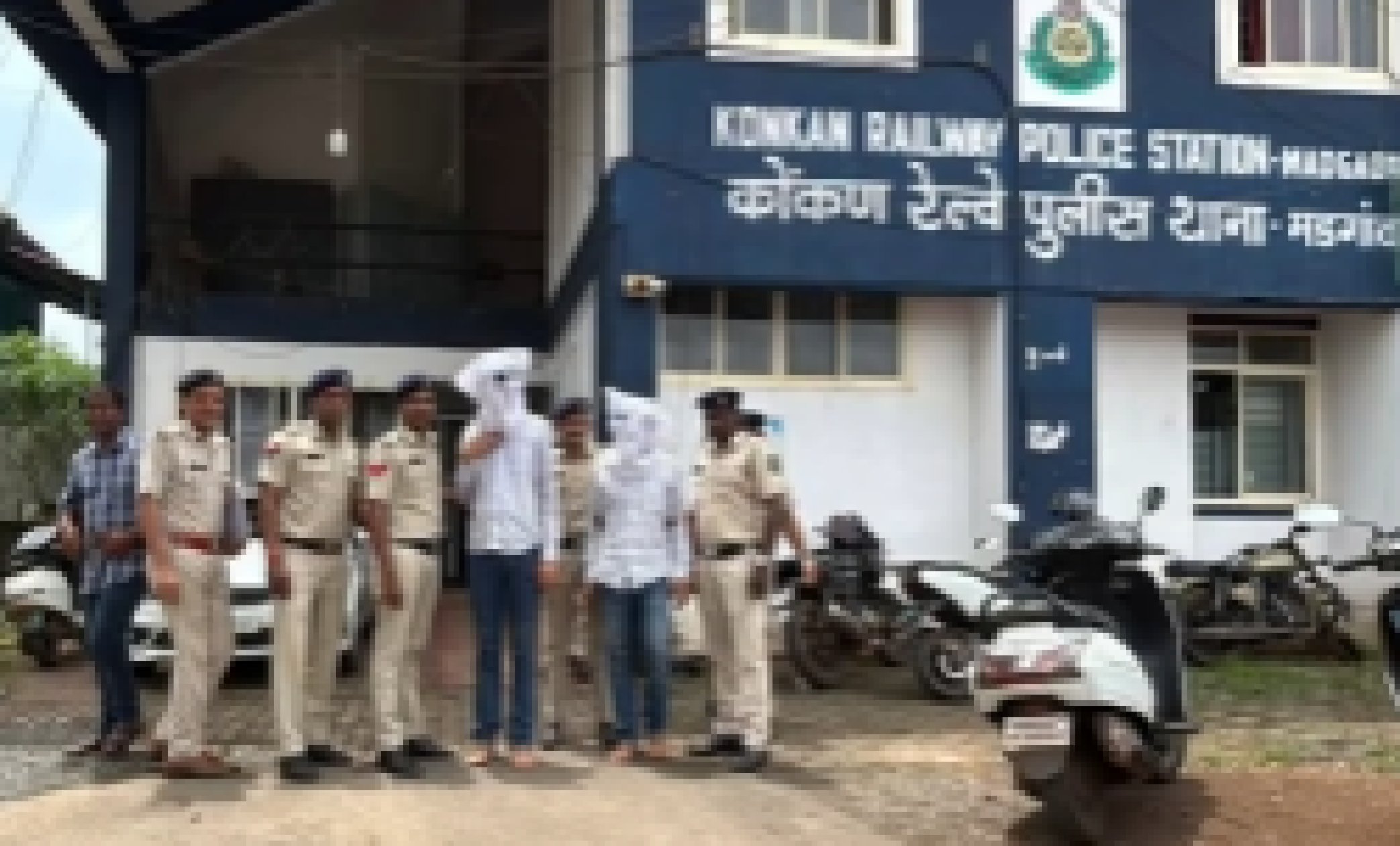 38.9 kg opium poppy straw seized at Thivim station; two arrested