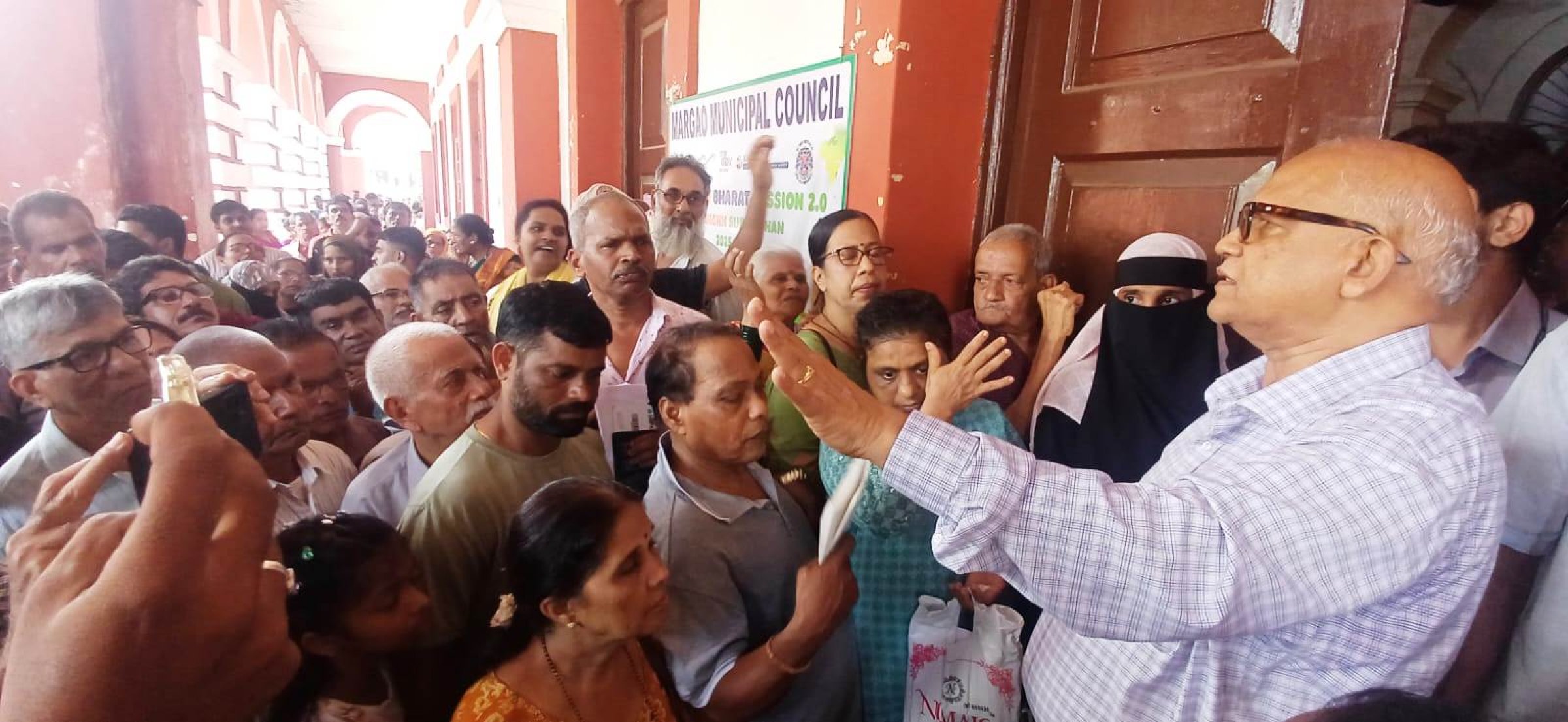 Hundreds return empty-handed as forms run out in Salcete