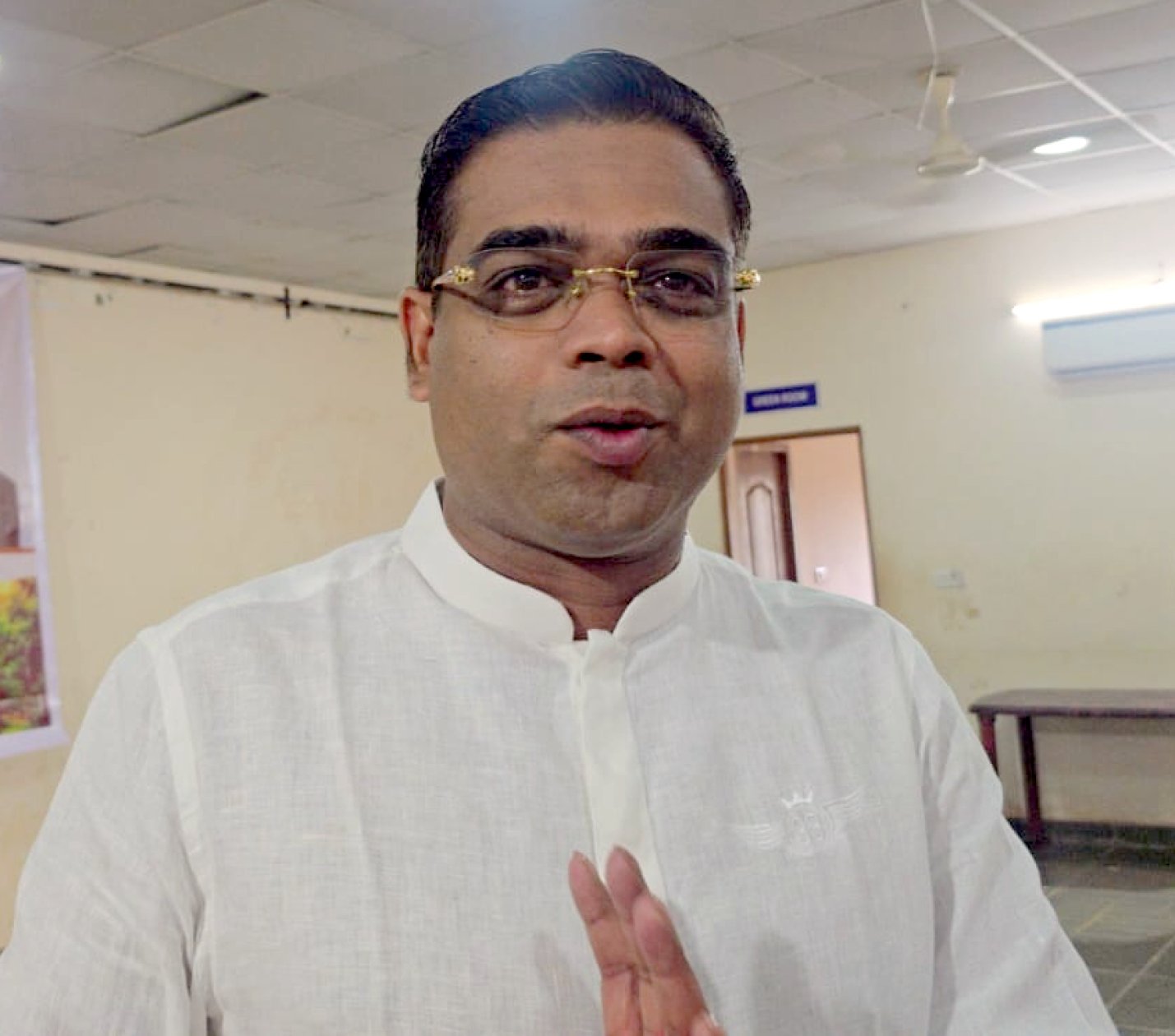Pernem abuzz over Mandrem MLA's likely shift to BJP