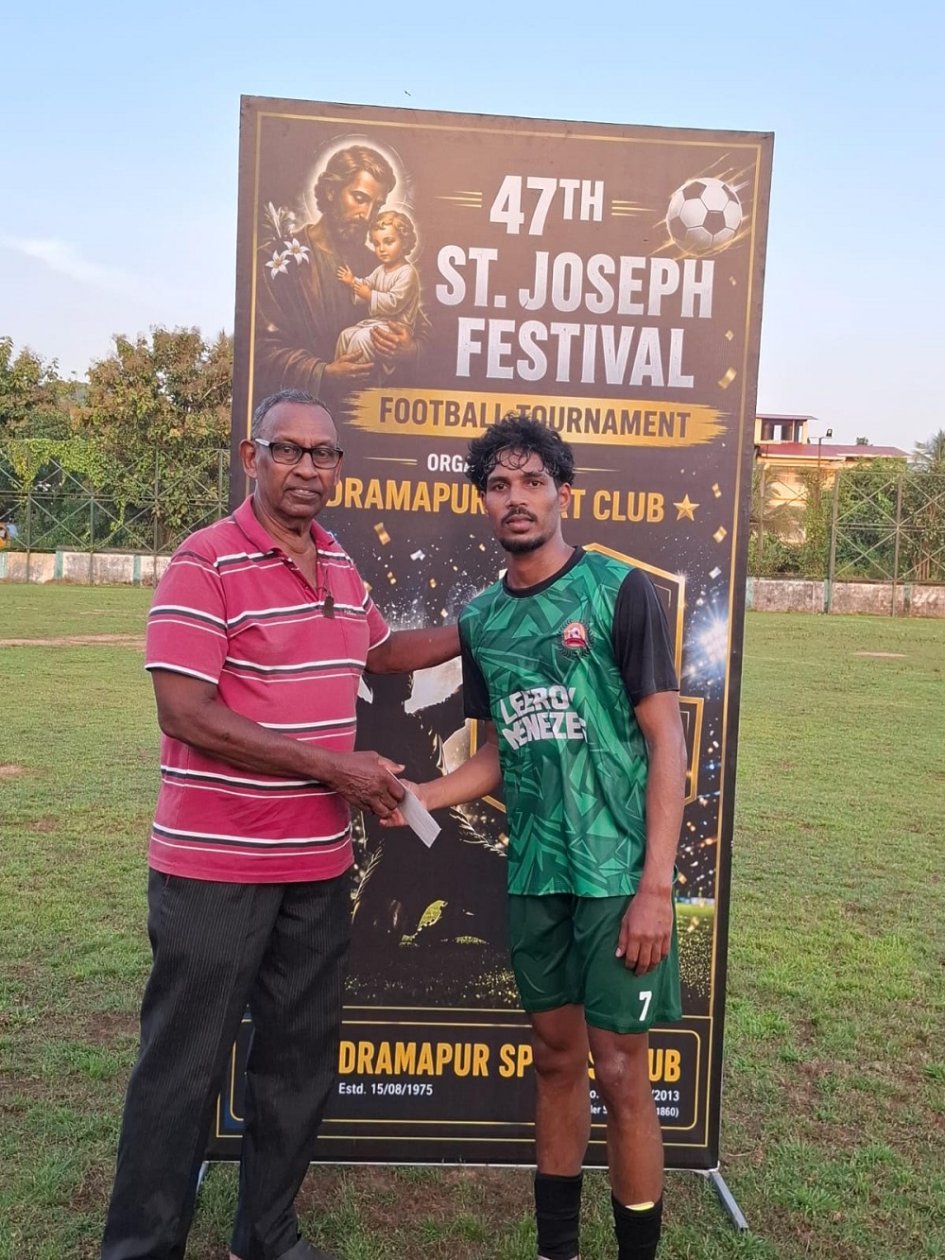 Paroda cruise past Areal