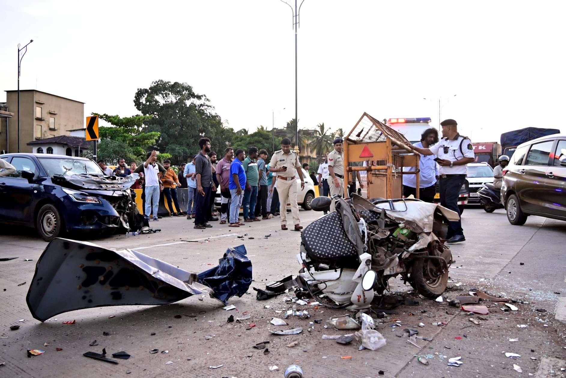 Tragedy strikes Porvorim flyover, 2 killed in crash