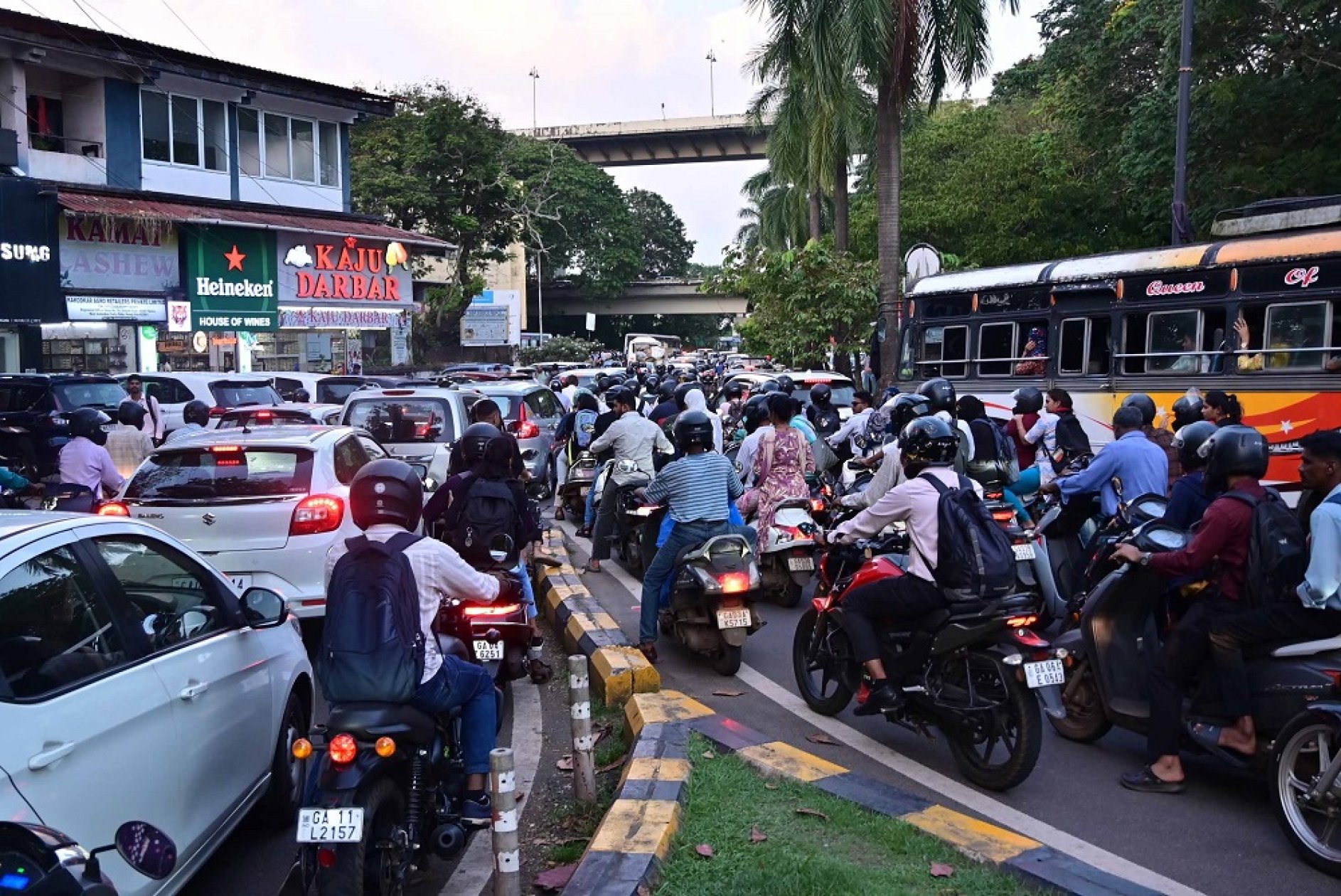 Cong launches 27-day rally; traffic snarls hit commuters