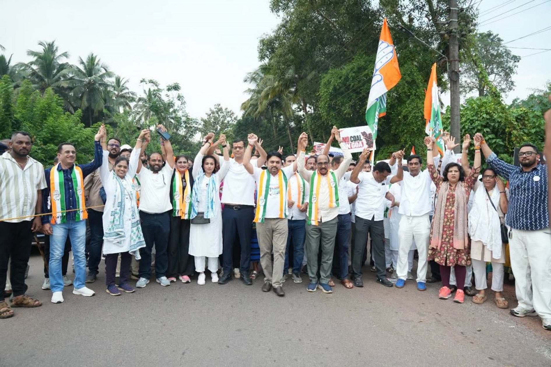 Cong’s yatra rolls into South, but tough questions remain