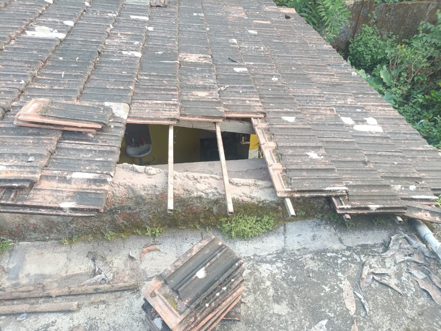 Unidentified man enters Sattari home through roof