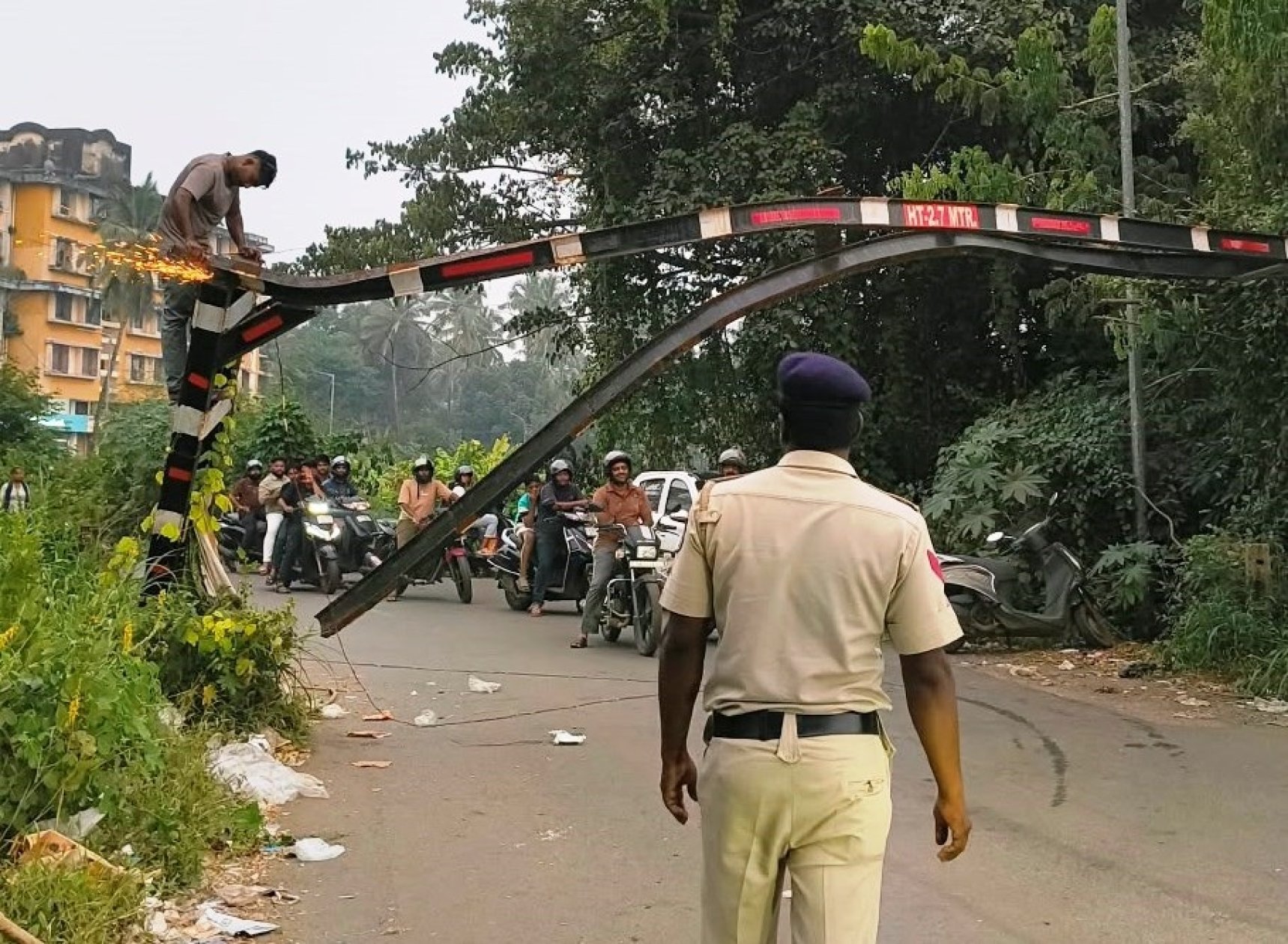 Vehicle damages height barrier in Margao