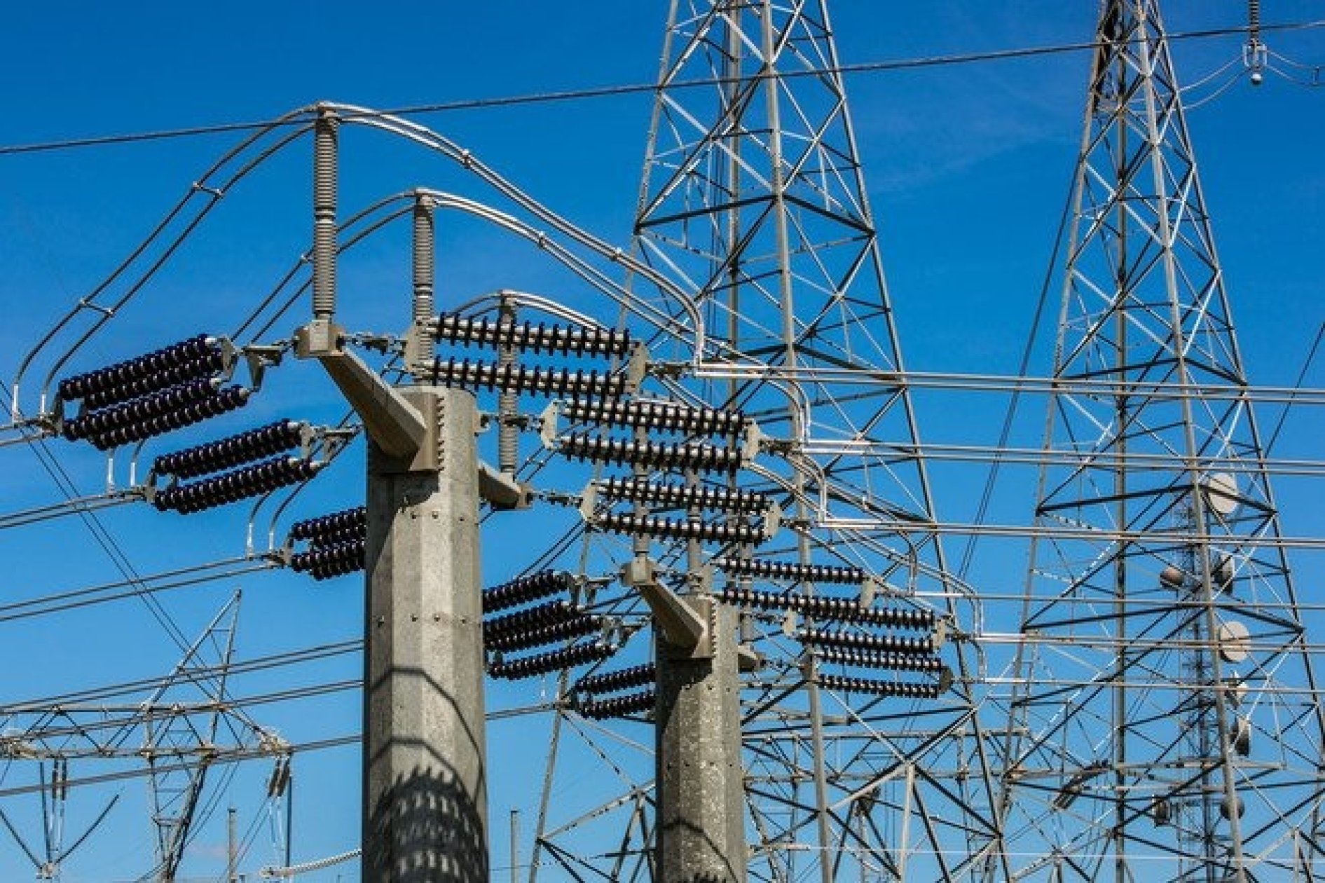 Goa Inc, power dept inch to consensus to beat s...