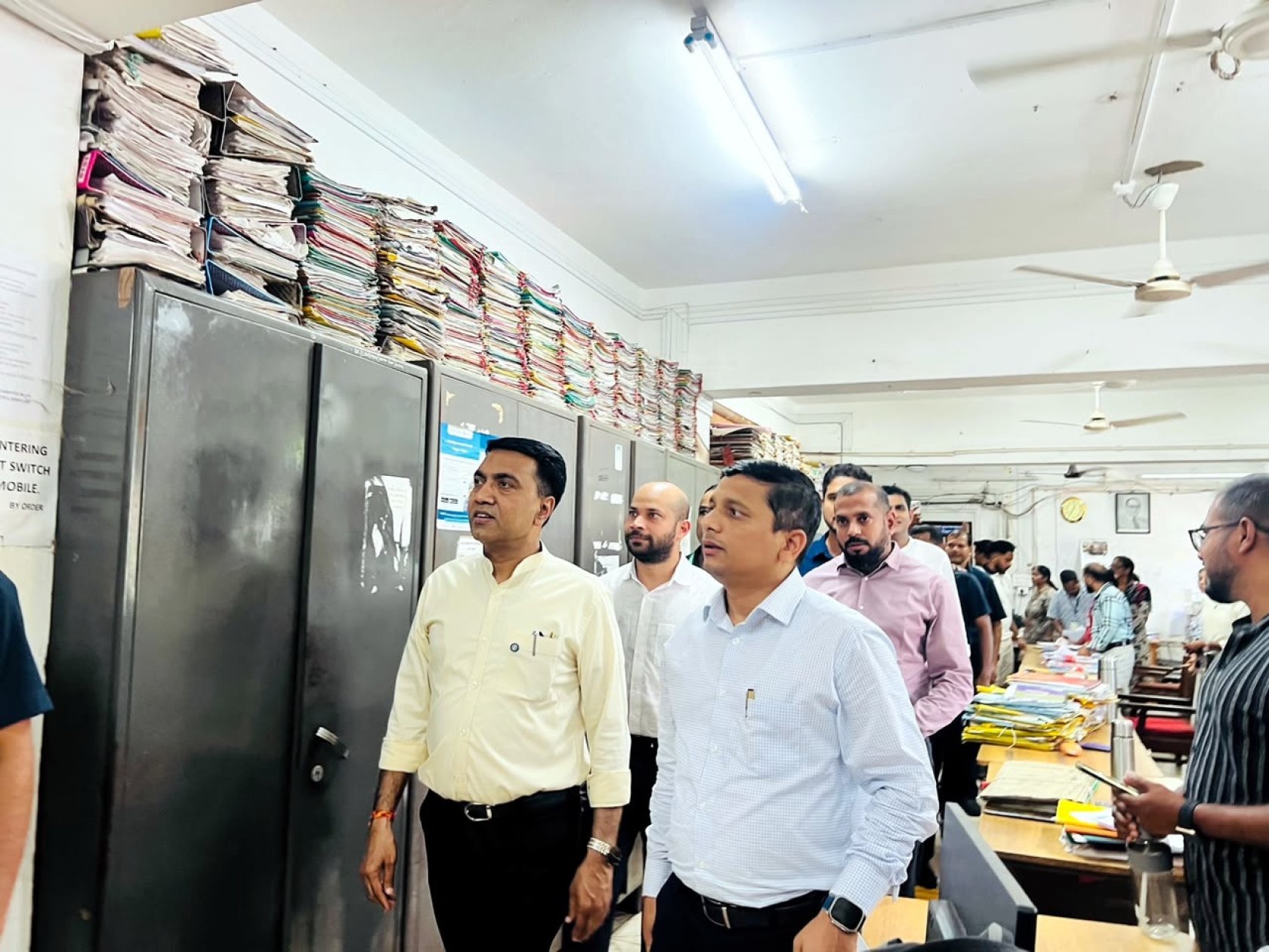 CM takes stock of Mapusa fish market, govt complex plans