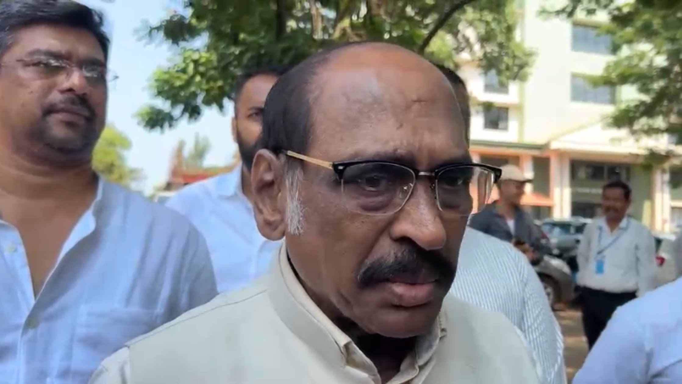 Thakare claims govt using EC to undermine citizens' rights
