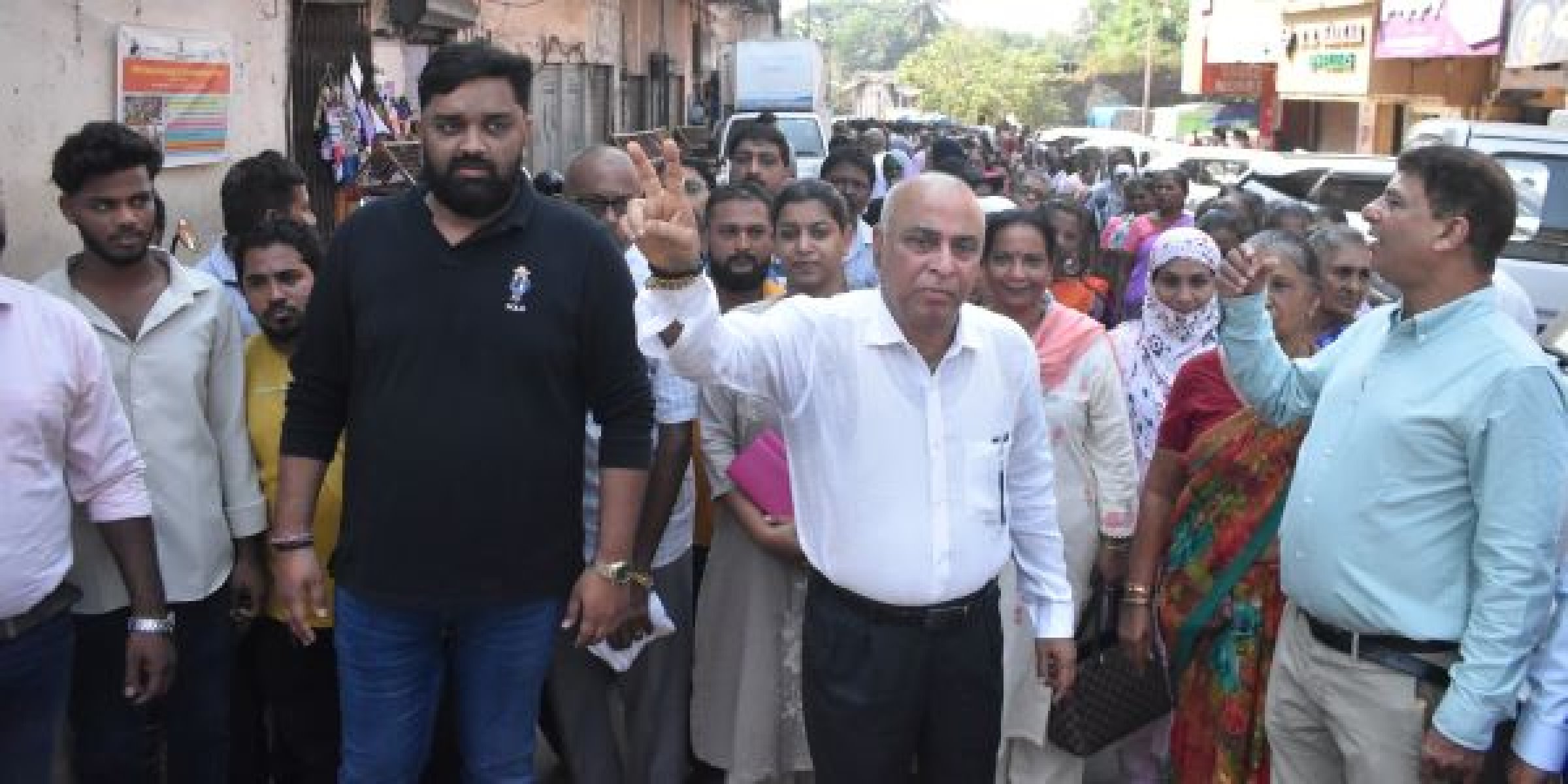Gandhi market vendors take out morcha to MMC ag...