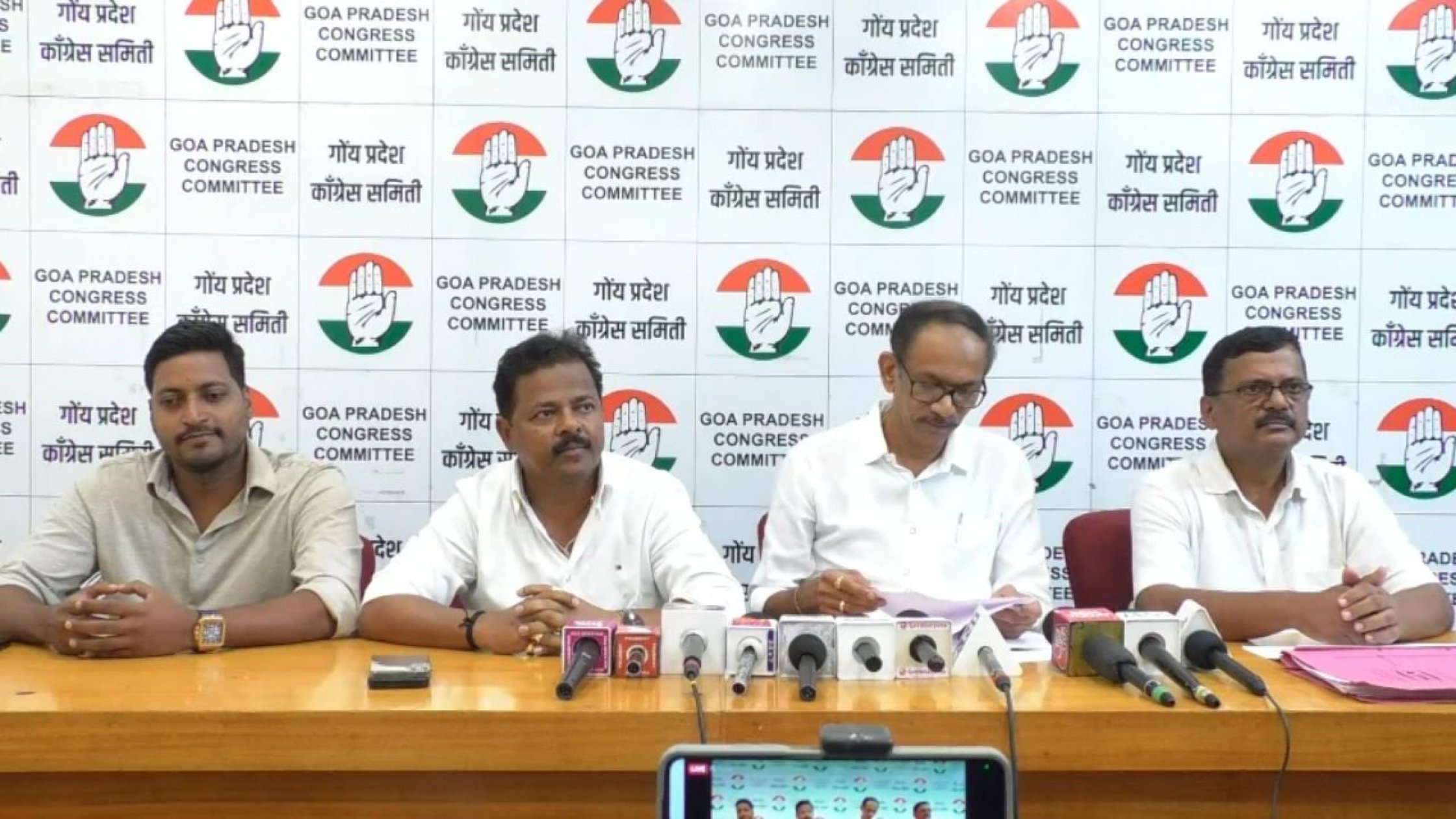 Congress demands CM's resignation, seeks court-monitored SIT probe into cash-for-jobs scam