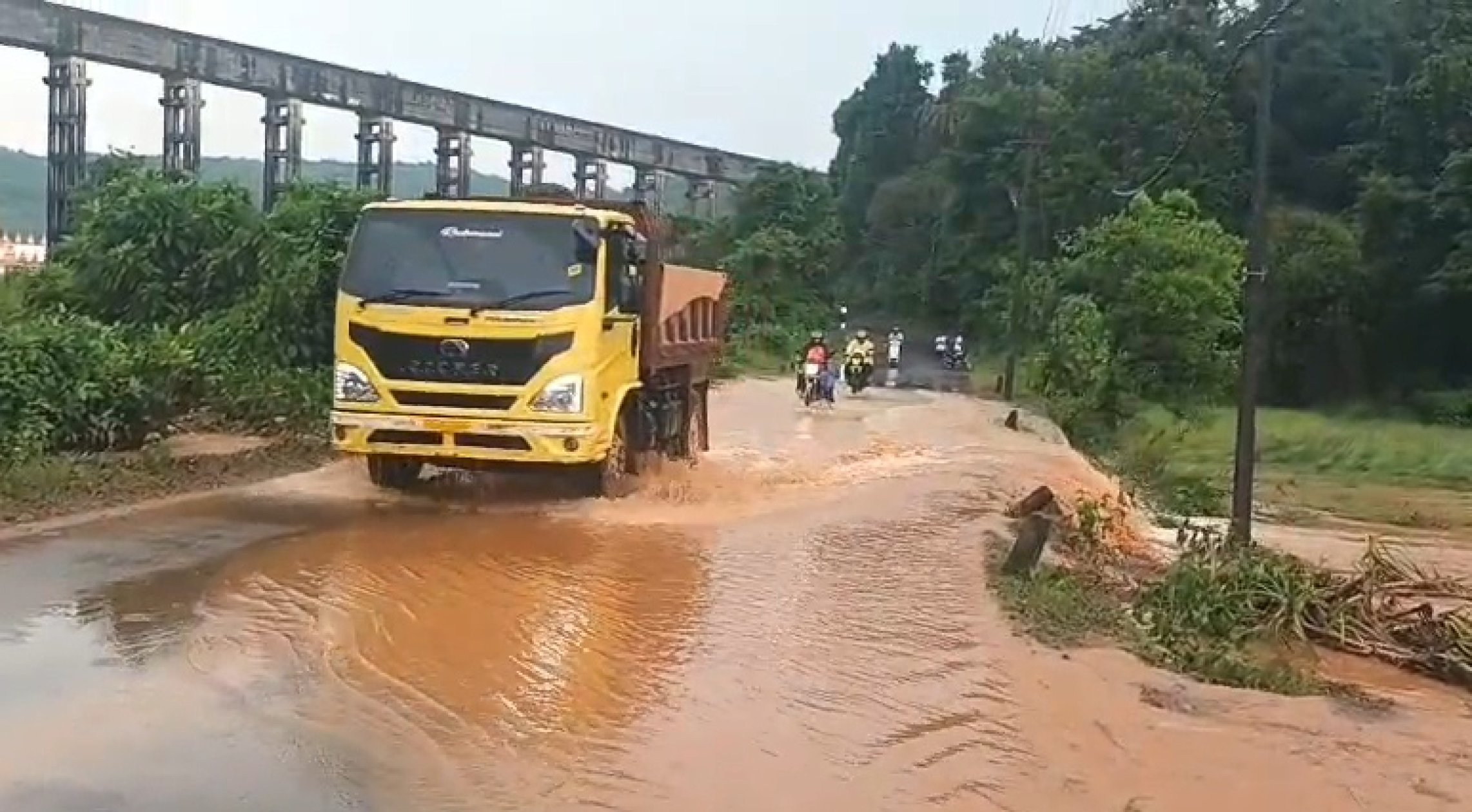 Roads inundated and paddy harvest affected in Pernem