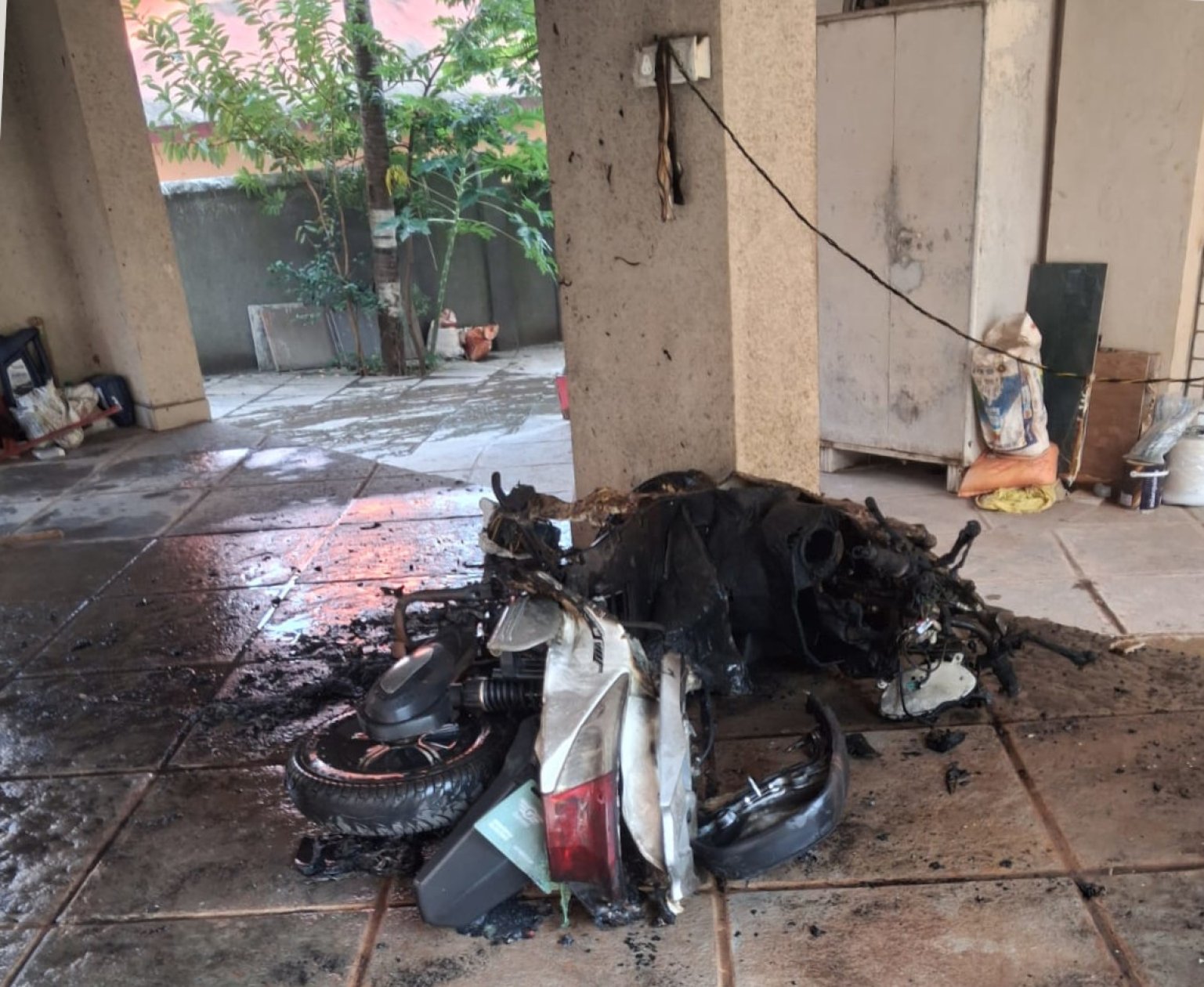 EV scooter gutted, 2 vehicles damaged in blaze at Betim
