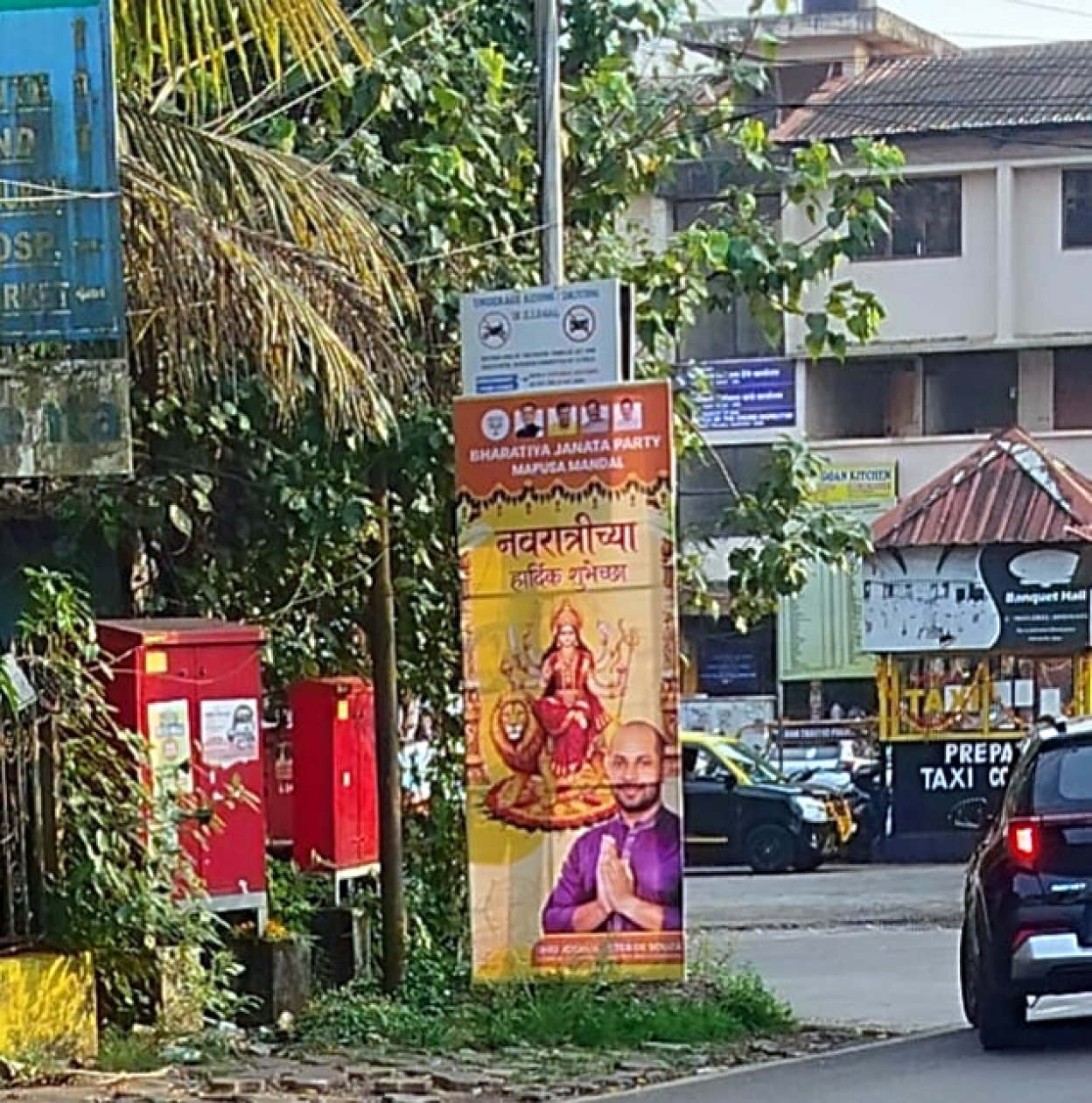 Mapusa streets turn into battleground for banners