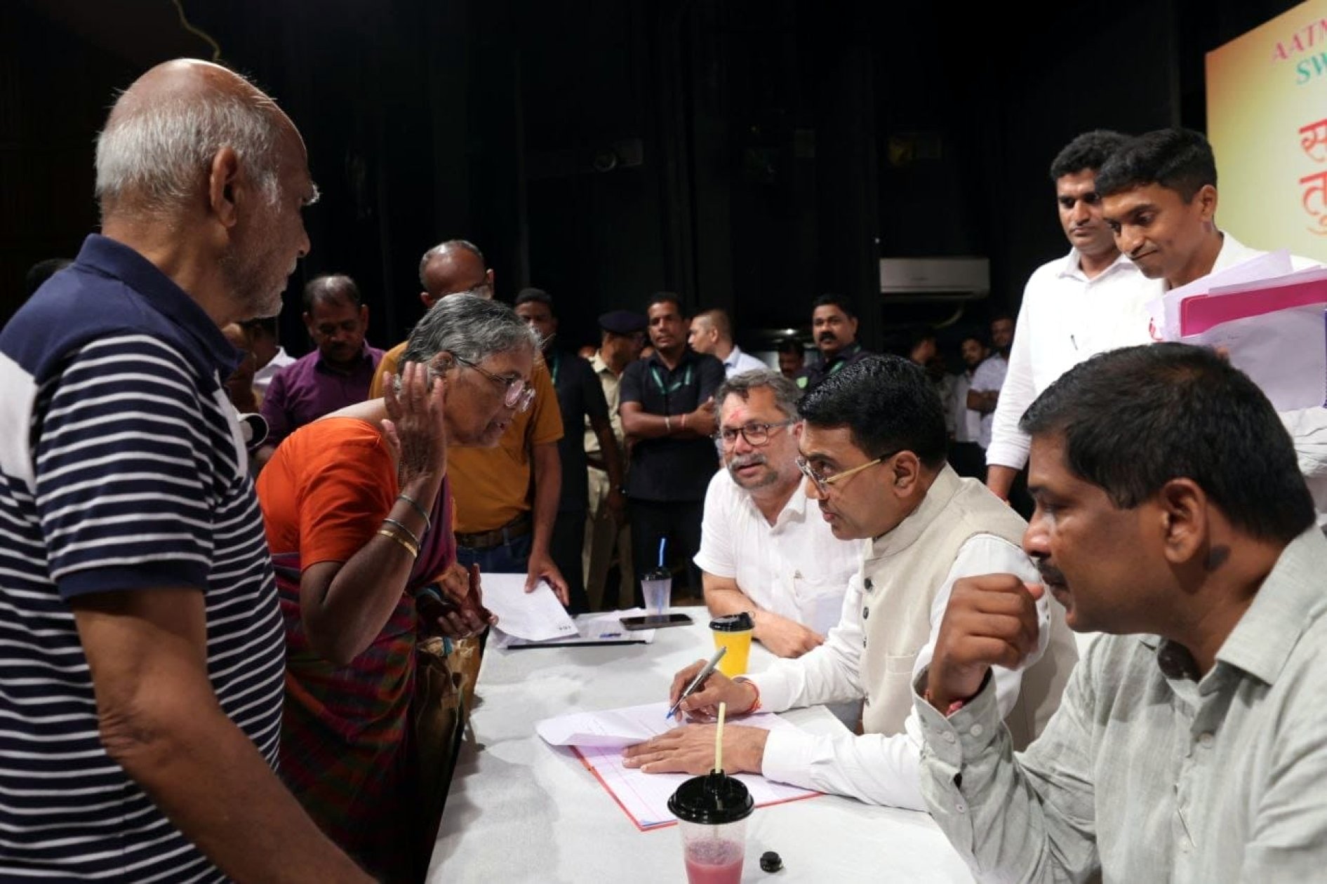 Citizens flag civic issues, pending land matters at Curchorem meet