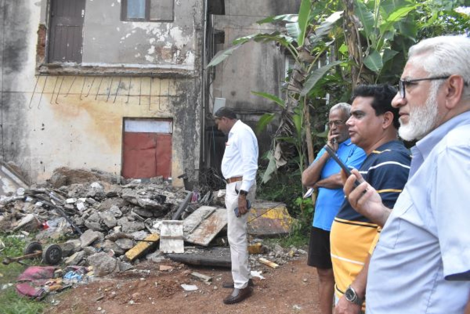 Balcony of old building collapses at Borda, locals had filed plaint in 2023