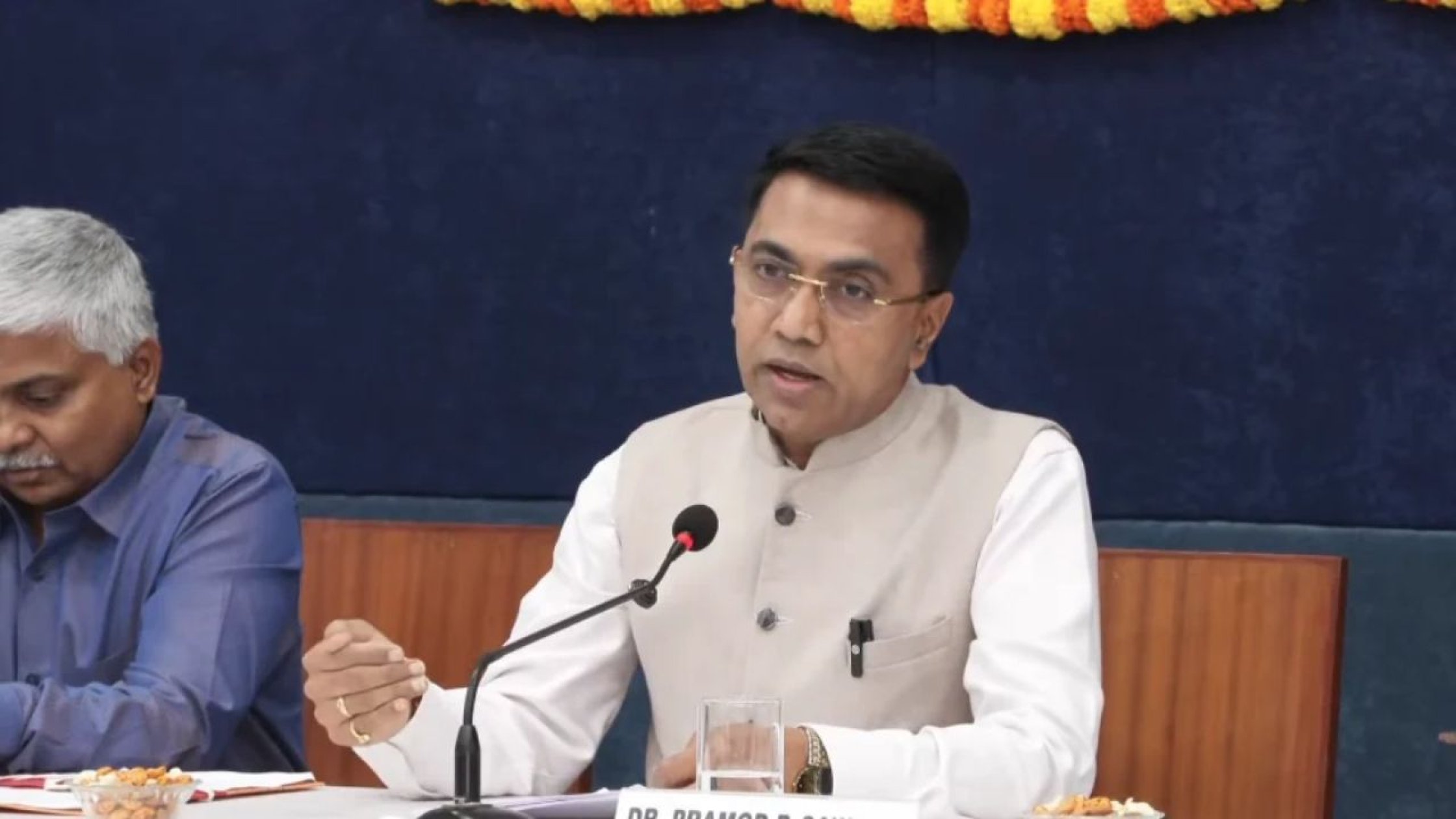 CM tells departments to ensure respectful treatment of citizens