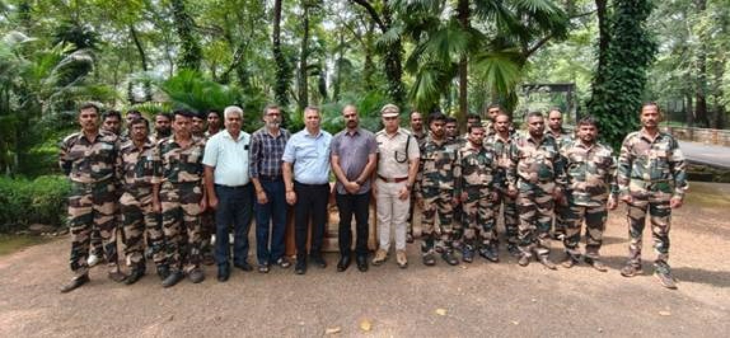 VMSalgaocar provides uniforms to forest trackers at Mollem