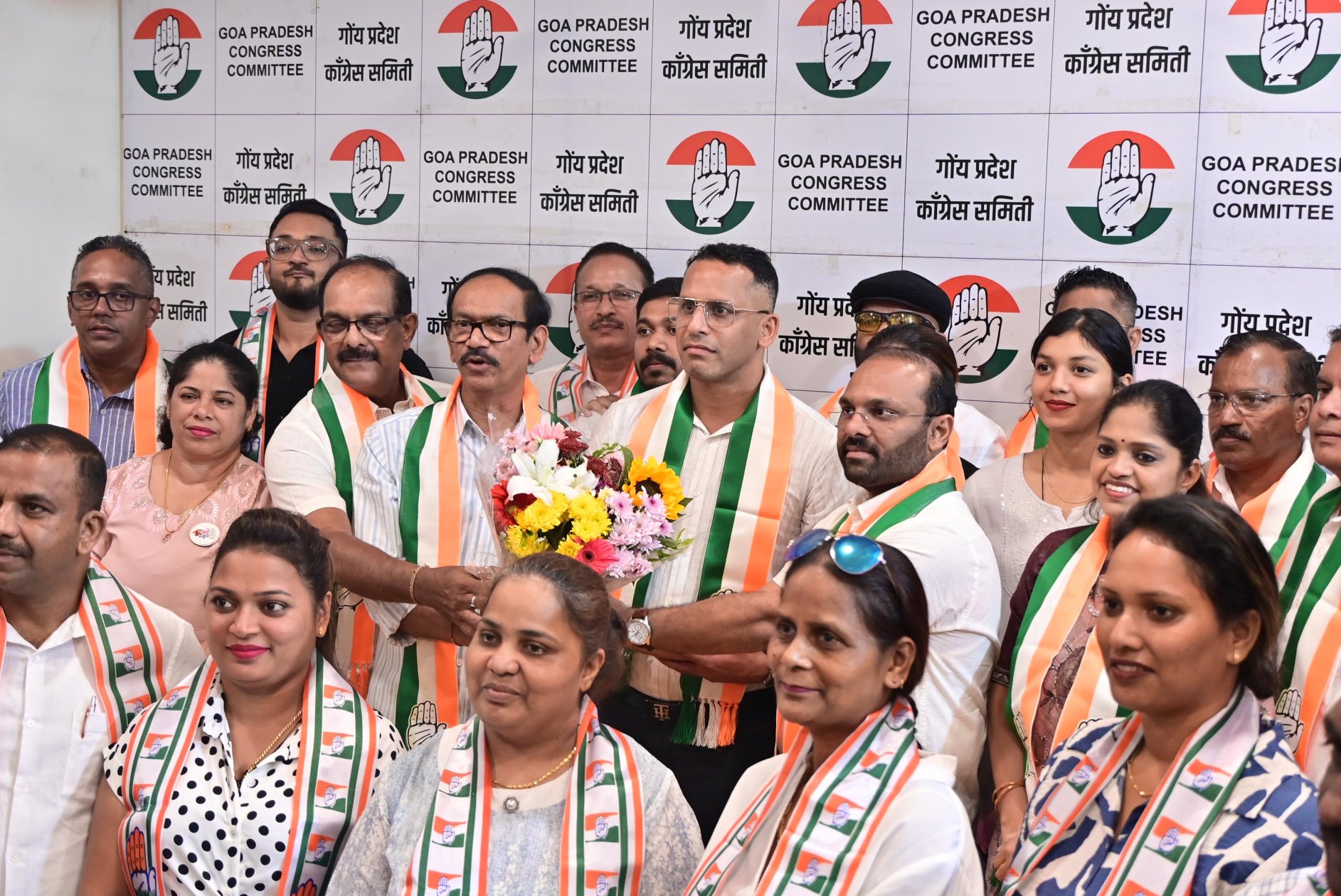 Warren Alemao joins Congress, targets BJP rule