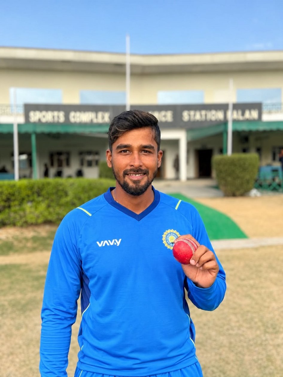 Dhruv Shorey scores a brilliant 168, as hosts look to secure maximum points