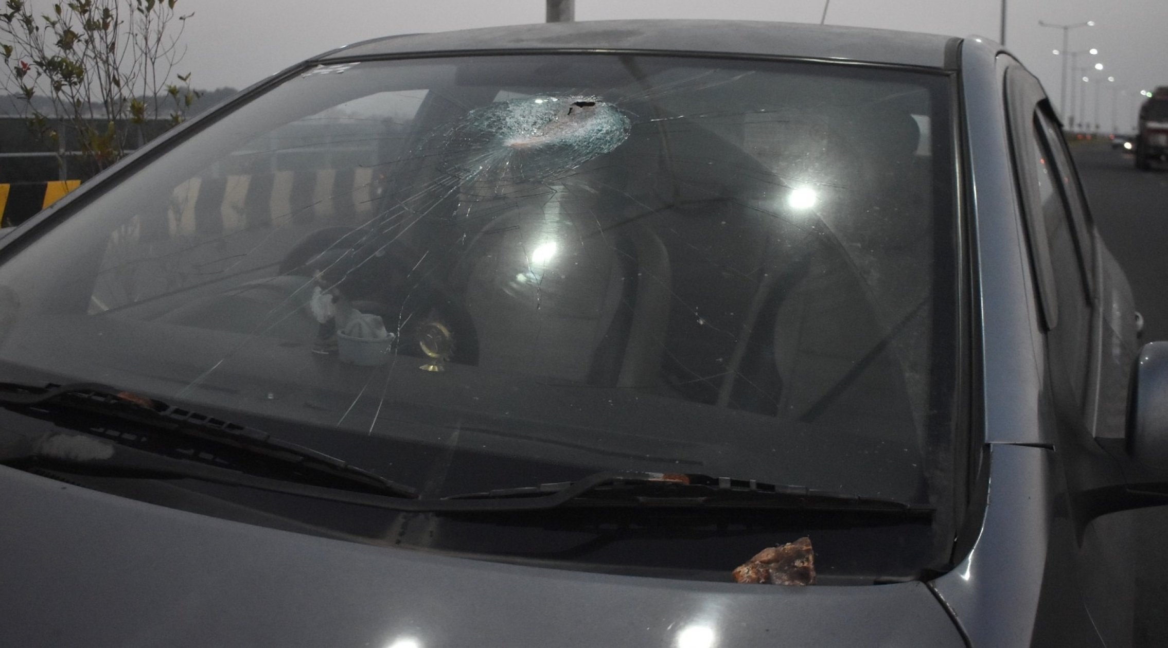Man detained for stoning vehicles at Mungul