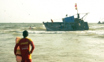 Two boats run aground off Benaulim, refloated