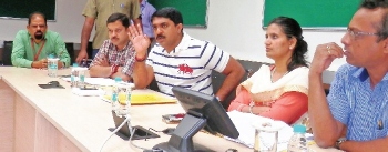 Vijai & team brainstorm to find solution for ring road residents