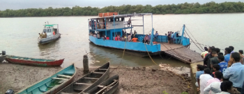 Driver has lucky escape as car gets submerged in Zuari river at Marcaim