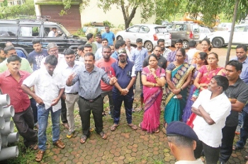 Morjim locals confront PWD officials