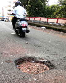 Manhole posing threat to motorists at Ana Fonte