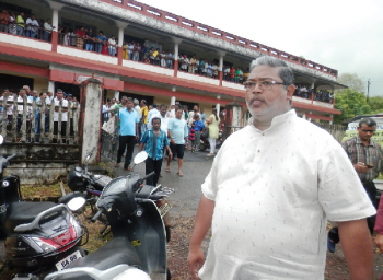 Fr Maverick faces hostile crowd over support for Kabrastan