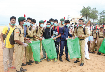 Coastal clean up by Mapusa college