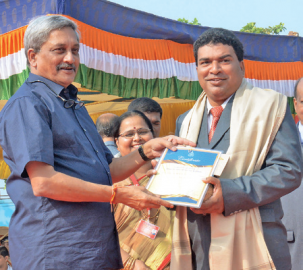 CM presents best social worker award to Anthony D’Lima