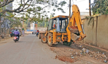 Builder starts cleaning roadside mud near Vasco flyover bridge