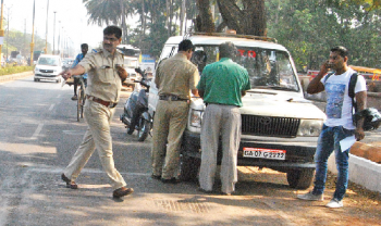 RTO officials defy Vijai's ‘fiat', make their presence at junction