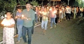 Villagers ‘light up’ Calvim bridge in novel protest