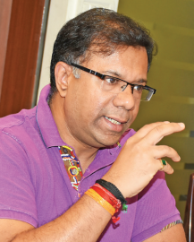 Vishwajit to meet Maharashtra CM over GMC fee protests