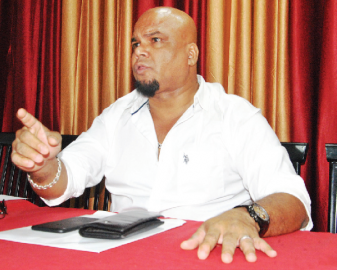 Mickky charges Vijai of protecting non-Goan fish agents at cost of Goan fishermen