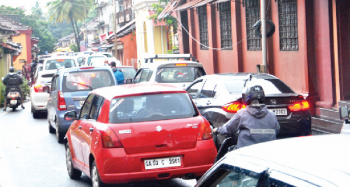 People see red over Margao signals, Vijai refuses to blink