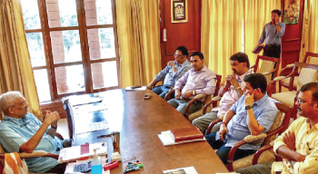 Absent MLAs make it to mining meet with CM