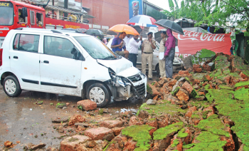 Retaining wall of Fatorda stadium collapses, two cars damaged
