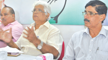 Cong attacks Parrikar on Rafale deal, cites discrepancies in aircraft pricing