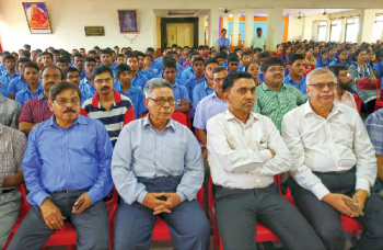 Students must take a call on career from class 8 onwards: Sawant