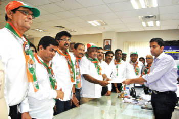 Cong takes the battle against no governance in State to Guv, calls for JPC probe in Rafale deal