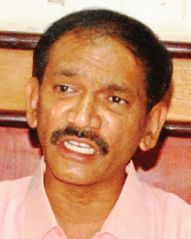 Cong MLAs visit Digambar’s residence, GPCC chief says nothing political, purely religious