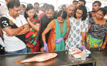 Rapid action: Vishwajit descends on Margao retail fish market with team