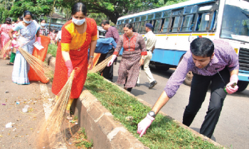Officers to conduct periodic raids on banned plastic bags: Collector