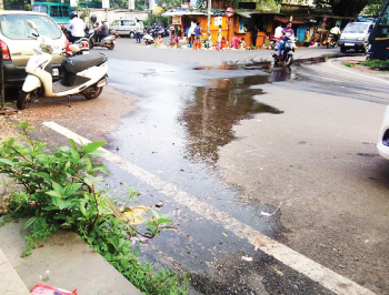 Authorities turn ‘blind eye’ as waste water flows on Margao junction road